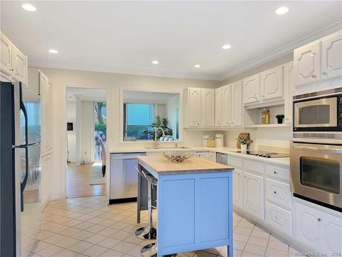 62 Regents Park #62, Westport, CT 06880