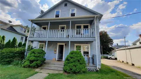 9 Milton St, Putnam, CT 06260