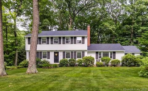 16 Ox Yoke Dr, Simsbury, CT 06070