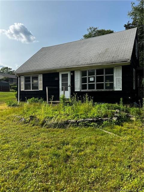 41 Pond Dr, North Stonington, CT 06359