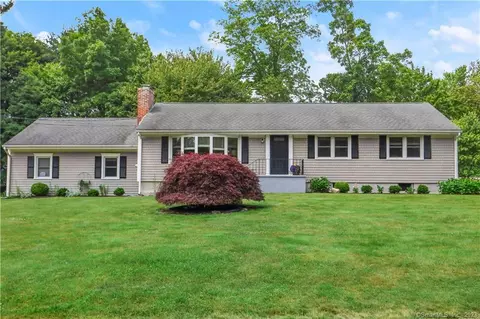 25 Crescent Dr, Easton, CT 06612