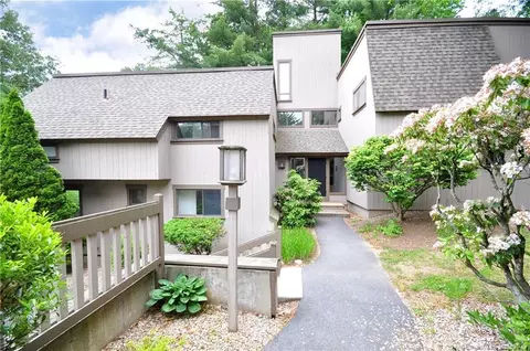 44 Great Meadow Ln #44, Avon, CT 06001