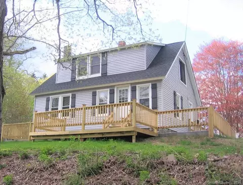 26 C Main St, North Stonington, CT 06359