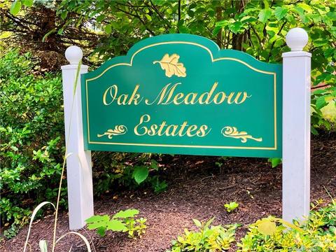 200 202 Oak Meadow Ln, Torrington, CT 06791