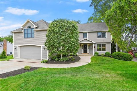 84 Roosevelt Dr, Trumbull, CT 06611