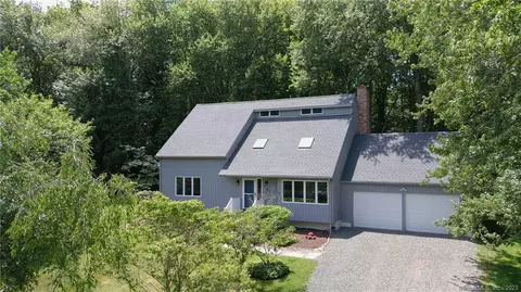 180 E River Rd, Guilford, CT 06437