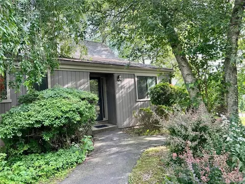 412 Blackhawk Ln #A, Stratford, CT 06614