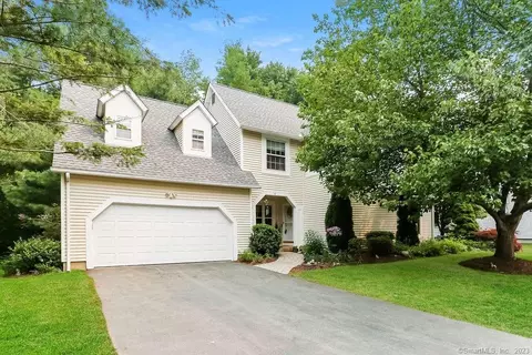 10 Edgewood Ct #10, Simsbury, CT 06070
