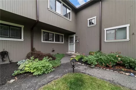 4 North Mdws #110D, Woodbury, CT 06798
