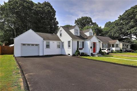 52 Old Point Rd, Milford, CT 06460