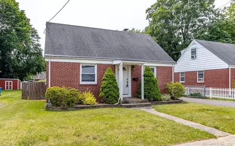 31 Beckwith Dr, Plainville, CT 06062