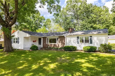 6 Rich Ln, Bristol, CT 06010