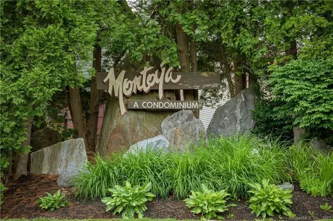 34 Montoya Dr #34, Branford, CT 06405