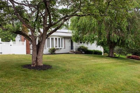 38 Deerfield Dr, Shelton, CT 06484