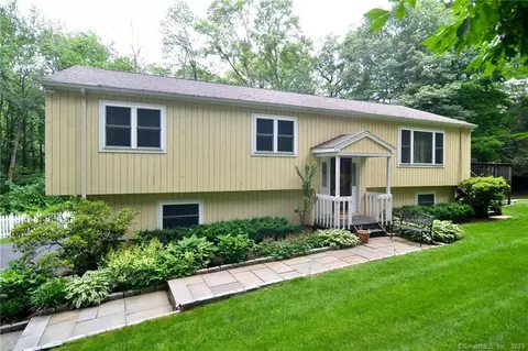 4 Styles Ln, Norwalk, CT 06850