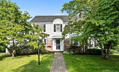 394 Auburn Rd, West Hartford, CT 06119