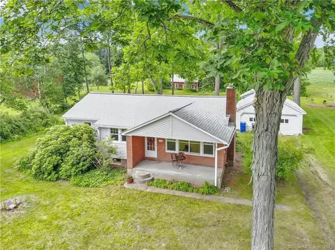 1037 Halladay Ave W, Suffield, CT 06078