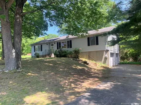 461 Bayonet St, New London, CT 06320