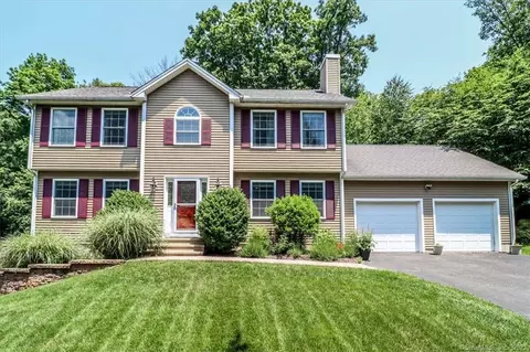 10 Turning Leaf Ln, Shelton, CT 06484