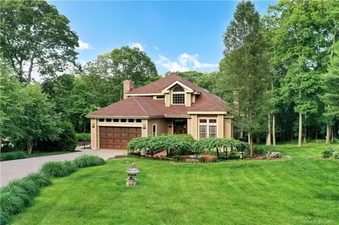 32 Staba Dr, Haddam, CT 06441