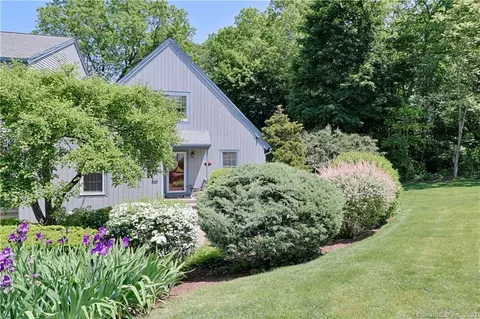 69 Gate Ridge Rd, Fairfield, CT 06825