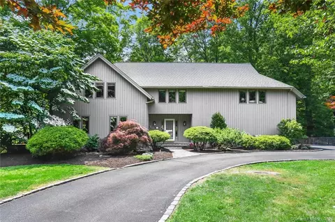 35 Downesbury Ct, Ridgefield, CT 06877