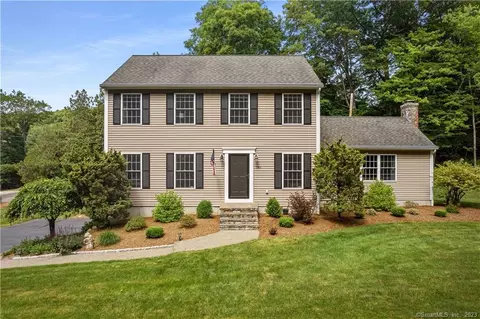 780 Lake Dr, Guilford, CT 06437
