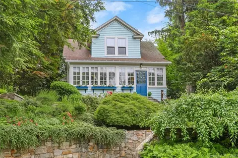 1331 Merritt St, Fairfield, CT 06825