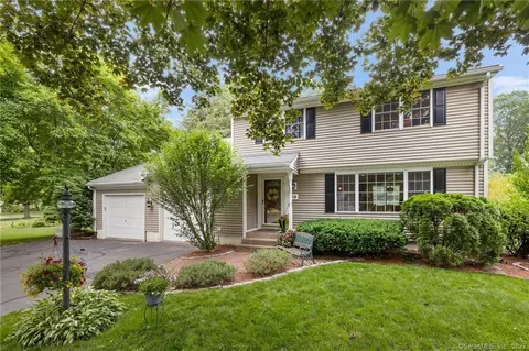 19 Deerfield Dr, Glastonbury, CT 06033