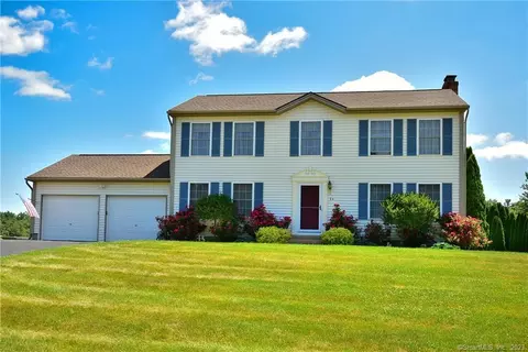 84 Broadleaf Cir, Suffield, CT 06093