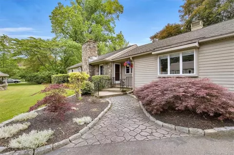 27 Melody Ln, Essex, CT 06442