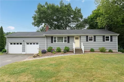 13 Elmwood Way, Clinton, CT 06413