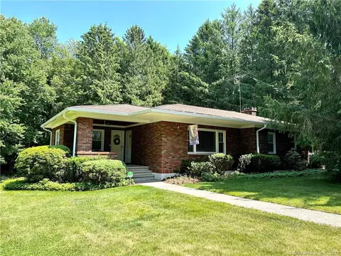 28 Cardinal Dr, Shelton, CT 06484