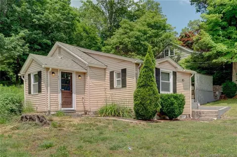 95 Mill St, Naugatuck, CT 06770