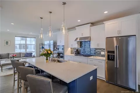 15 Brentwood Cir #15, Danbury, CT 06810