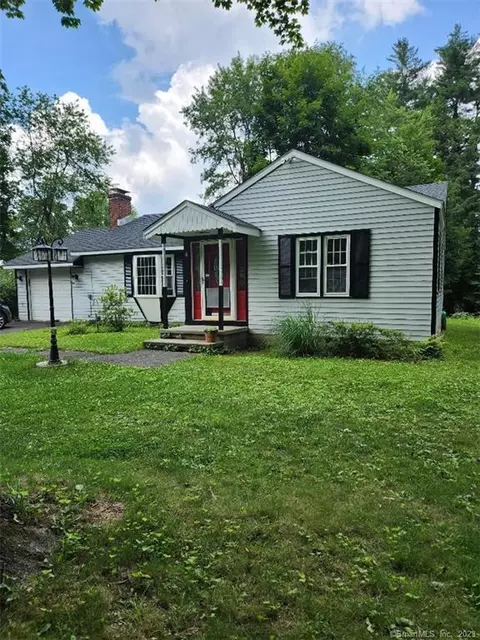 6 Spruce Dr, Newtown, CT 06482