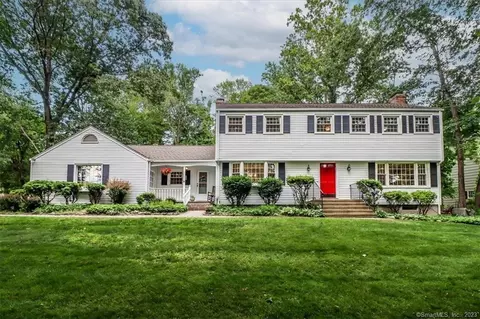 101 Mariner Cir, Trumbull, CT 06611