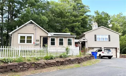 52 Hoskins Rd, Simsbury, CT 06070
