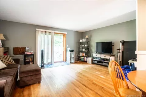 23 Mckenna Dr, Middletown, CT 06457