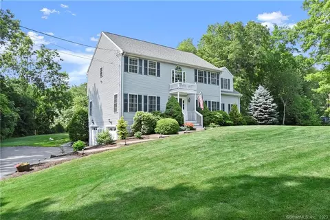 27 Stella St, Trumbull, CT 06611