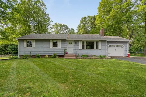 525 Bush Hill Rd, Manchester, CT 06040