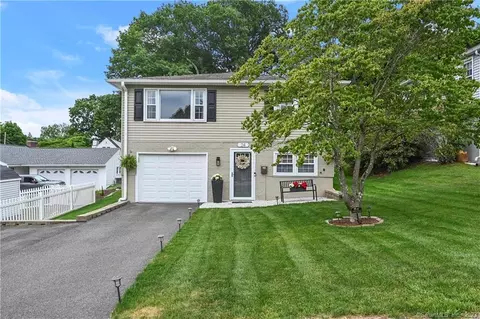 24 Chestnut St, Naugatuck, CT 06770