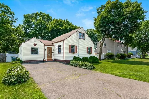 98 Hooker Rd, Bridgeport, CT 06610