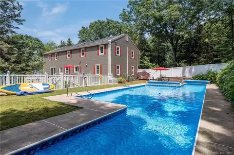 8 Forest Hills Dr, Madison, CT 06443