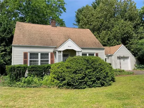 14 Pocono Ln, Danbury, CT 06810