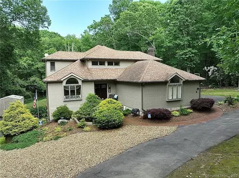 4 Emily Rd, Marlborough, CT 06447