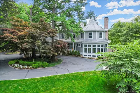 111 W Hill Rd, Stamford, CT 06902