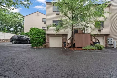60 Lawn Ave #41, Stamford, CT 06902