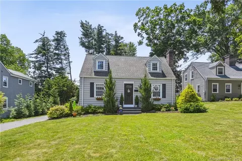 55 Ledgewood Rd, West Hartford, CT 06107