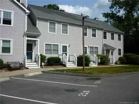 220 Laura Blvd #220, Norwich, CT 06360
